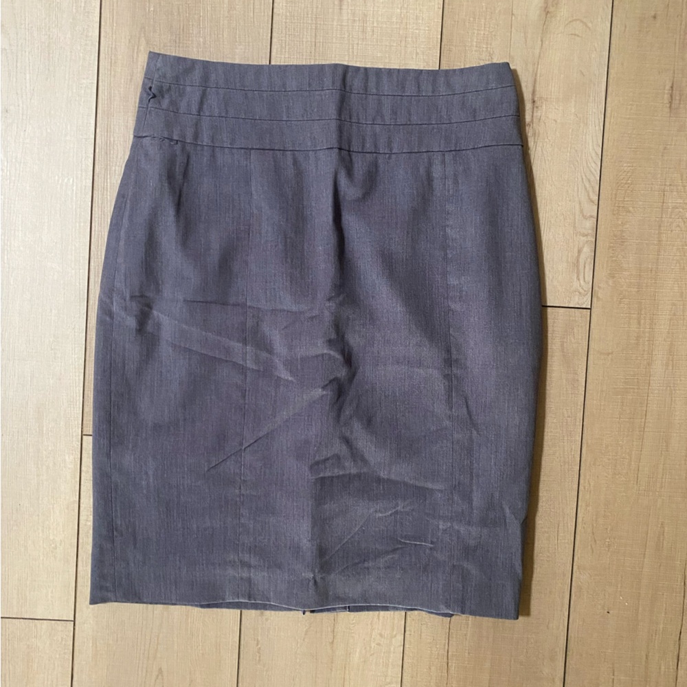 H&M Gray Pencil Skirt – Size 10 (Classic Waist Detail, Belt Loops)